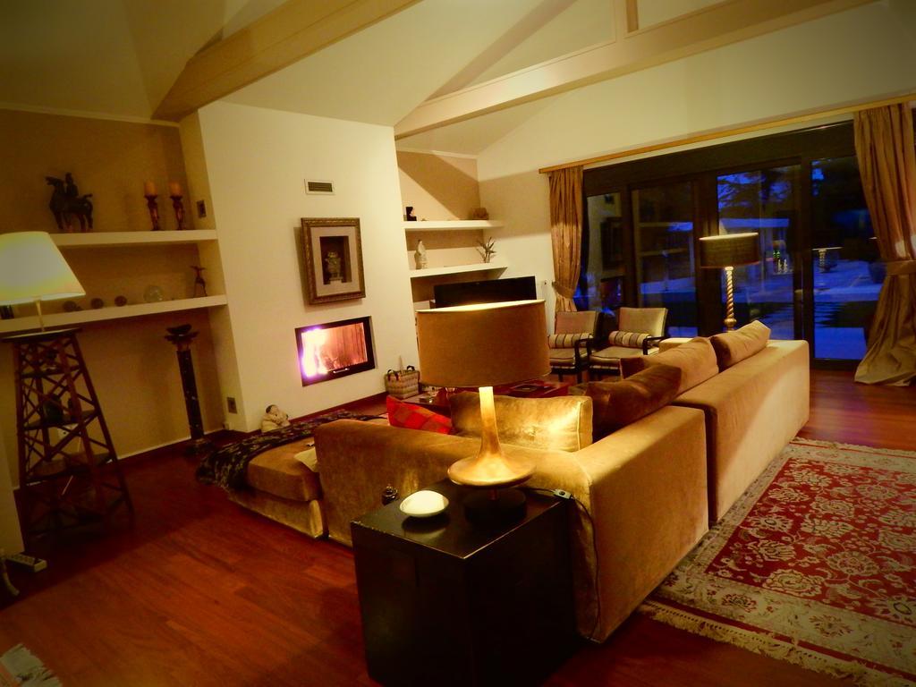 Villa Vravrona Tower & Suites Markópoulon Quarto foto
